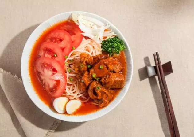 番茄不僅能炒雞蛋，還能做番茄味米粉，而且味道超贊