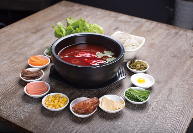 去十秒到過(guò)橋米線(xiàn)，赴一場(chǎng)&ldquo;初夏與美食的約會(huì)&rdquo;