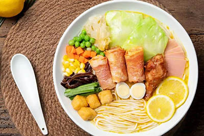 十秒到過橋米線，好湯落胃