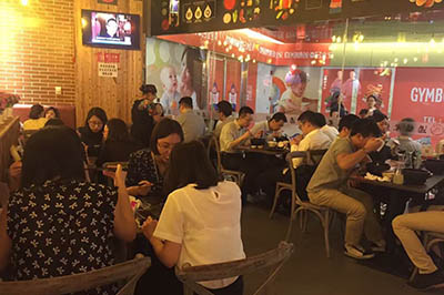 高溫也阻擋不了的人氣！十秒到還原特色的云南味道！