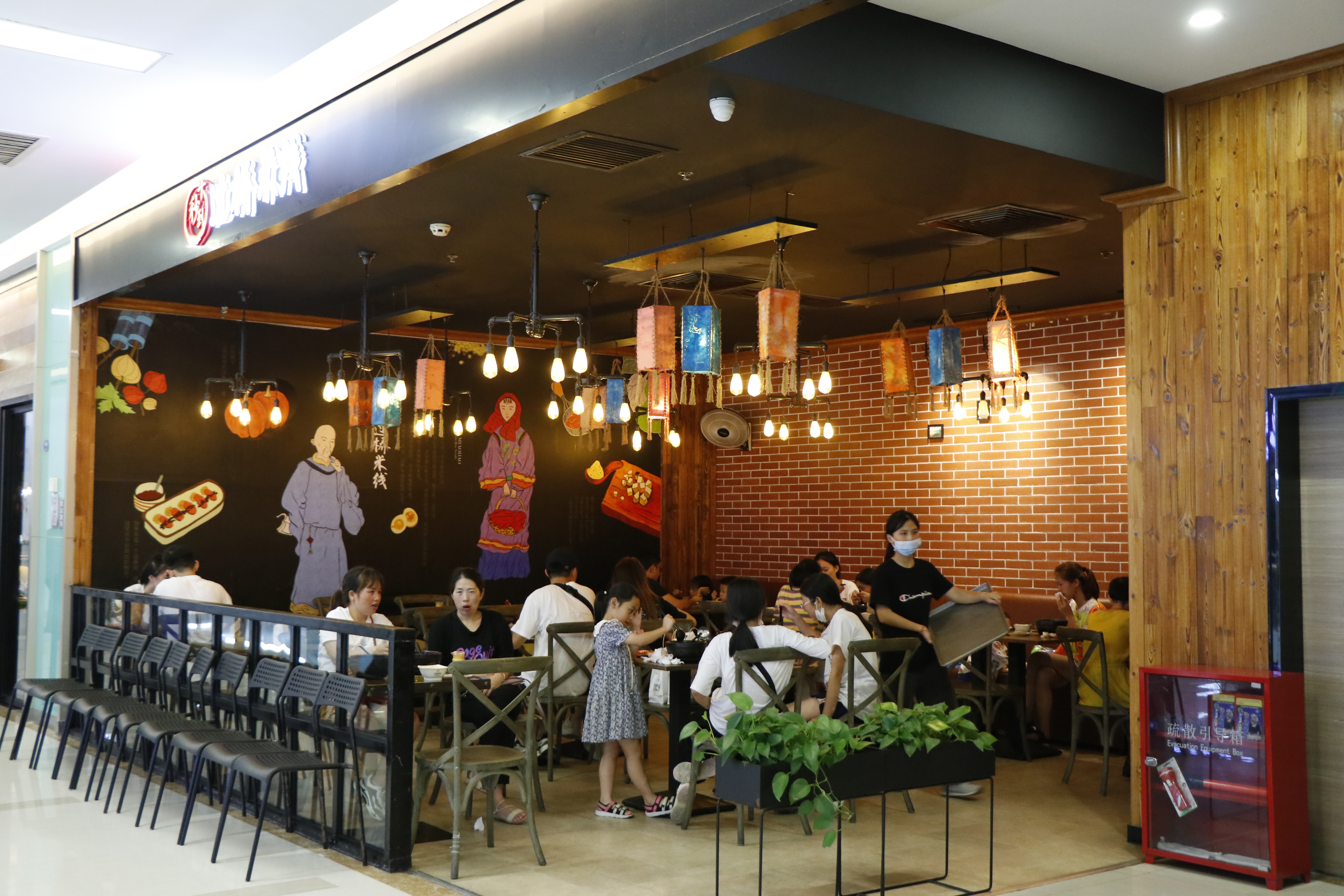 十秒到過(guò)橋米線加盟費(fèi)用少，全年都可以營(yíng)收！