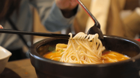 圓十秒到過(guò)橋米線加盟店的運(yùn)作優(yōu)勢(shì)體現(xiàn)在哪？