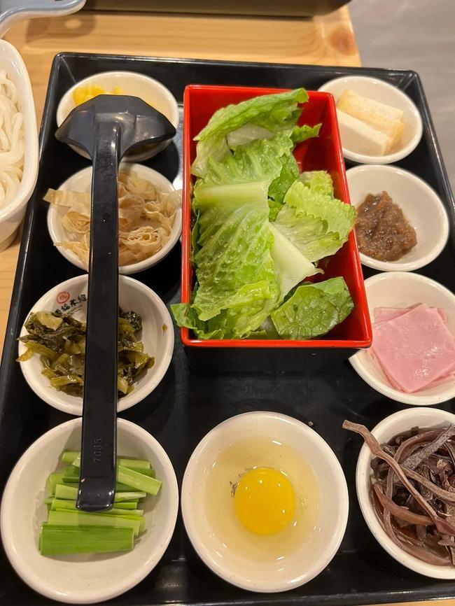 十秒到云南過橋米線告訴你，特色云南過橋米線加盟店如何進(jìn)行差異化經(jīng)營